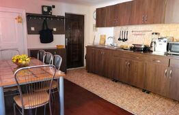 Casa Piata Sfatului compusa din apartament 3 camere, garsoniera, pod mansardabil