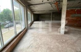 Spatiu comercial, 215 mp, 6 parcari, Floresti