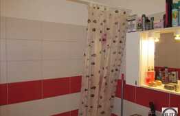 Apartament modern cu 3 camere, 56 mp, pod de 10 mp, parcare! Zona Terra!