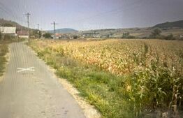 Teren intravilan 1400 mp în Mera, zonă liniștită de case