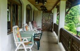 Pensiune de 570 mp, 14 camere cu bai proprii, teren de 2370 mp+anexe, Fundata