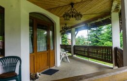 Pensiune de 570 mp, 14 camere cu bai proprii, teren de 2370 mp+anexe, Fundata