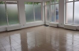 Spatiu comercial cu vitrina, 54 mp, in Sannicoara