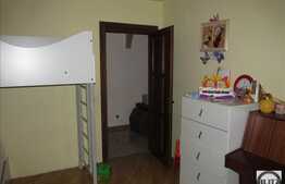 Vanzare 3 camere, balcon, etaj intermediar, zona Eroilor! Parcare cu CF!