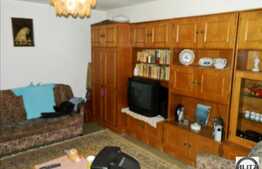 Vanzare apartament cu 4 camere, decomandat, 96 mp