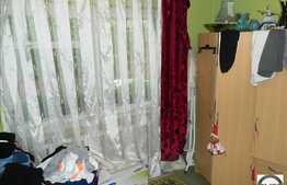 Vanzare apartament cu 4 camere, decomandat, 96 mp