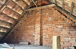 Casa saseasca, primitoare, cu 2 camere, curte si locuri de parcare, in Sanpetru