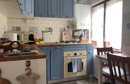 Casa saseasca, primitoare, cu 2 camere, curte si locuri de parcare, in Sanpetru