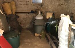 Casa saseasca, primitoare, cu 2 camere, curte si locuri de parcare, in Sanpetru