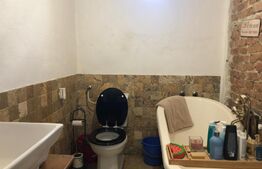 Casa saseasca, primitoare, cu 2 camere, curte si locuri de parcare, in Sanpetru