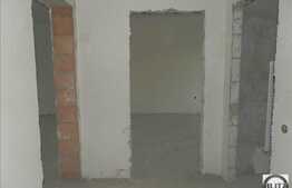 De vanzare 2 camere, 52 mp, 2 balcoane, semifinisat, zona strazii Eroilor!