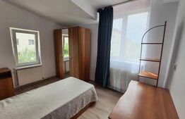 Apartament 3 camere, 100mp, etaj 2 al unei vile cu parcare in curte, zona Gruia 