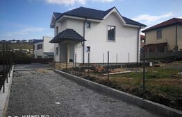 Casa individuala , 124 mp utili , 940 mp teren, intrare Dezmir