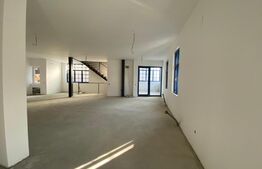 Cladire in stil Baroc, in Piata Muzeului spatiu la etaj cu acces din strada