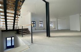 Cladire in stil Baroc, in Piata Muzeului spatiu la etaj cu acces din strada