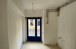 Cladire in stil Baroc, in Piata Muzeului spatiu la etaj cu acces din strada