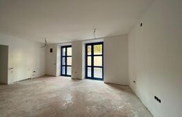 Cladire in stil Baroc, in Piata Muzeului spatiu la etaj cu acces din strada