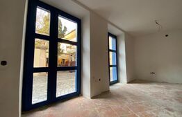 Cladire in stil Baroc, in Piata Muzeului spatiu la etaj cu acces din strada