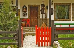 Casa de 6 camere, 320 mp, teren 700 mp, zona Bran