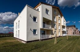 Apartament 3 camere, bloc tip vila P + 2, Sanpetru