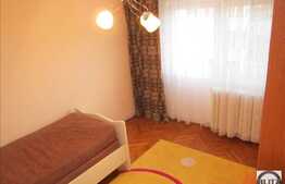 4 camere, 87 mp, etaj intermediar, decomandat, 2 bai, 2 boxe la subsol!