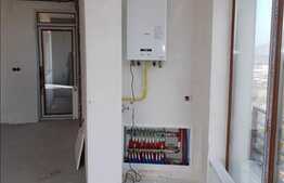 De vanzare apartament cu 3 camere, 92 mp, garaj, boxa, zona Polus Center