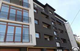 De vanzare apartament cu 3 camere, 92 mp, garaj, boxa, zona Polus Center