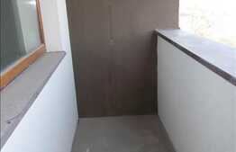 De vanzare apartament cu 3 camere, 92 mp, garaj, boxa, zona Polus Center