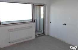 De vanzare apartament cu 3 camere, 92 mp, garaj, boxa, zona Polus Center