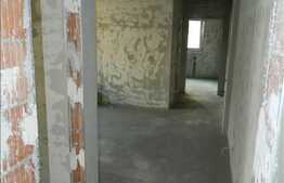 Apartament cu 3 camere, decomandat, se ofera finisat, zona Iulius Mall