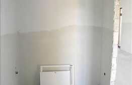 3 camere, semifinisat, 100 mp utili, 3 balcoane + 2 garaje, zona linistita!