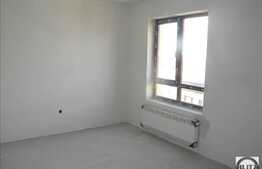 3 camere, semifinisat, 100 mp utili, 3 balcoane + 2 garaje, zona linistita!