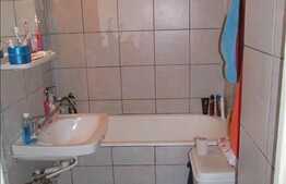 De vanzare apartament cu 3 camere, 64 mp, parcare, zona Profi