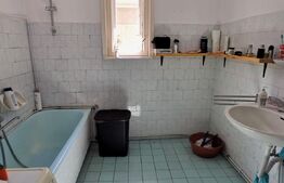 Casă renovabilă de 127 mp, cu 2100 mp teren, localizată central în Luna de Sus