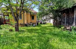 Casă renovabilă de 127 mp, cu 2100 mp teren, localizată central în Luna de Sus