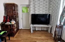 Casă renovabilă de 127 mp, cu 2100 mp teren, localizată central în Luna de Sus