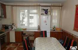 Apartament lux 3 camere, decomandat, imobil nou, balcon, parcare, zona Oncos!