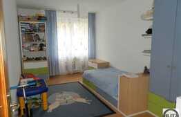De vanzare apartament 5 camere, 143 mp, boxa subsol, zona Oncos