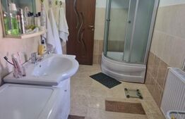 Casa 6 camere , se doreste si schimb cu apt+dif - Poiana Marului 