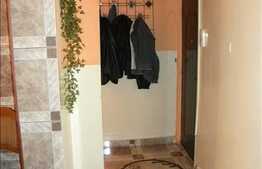 De vanzare apartament decomandat cu 3 camere