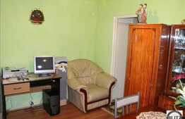 De vanzare apartament decomandat cu 3 camere