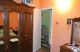 De vanzare apartament decomandat cu 3 camere