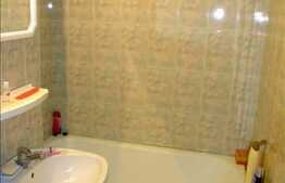 De vanzare apartament decomandat cu 3 camere