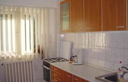 Apartament, 3 camere, decomandat, 70 mp, garaj, zona strazii Tasnad