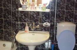 Apartament, 3 camere, decomandat, 70 mp, garaj, zona strazii Tasnad