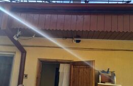 Casa zonaFlorilor,3camere,2bai,2bucatarii,pivnita,garaj,parcare,panouri electric