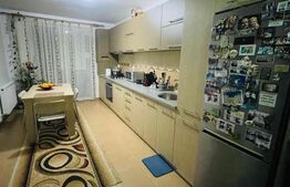 Apartament 2 camere, decomandat, etaj intermediar, parcare, zona Porii