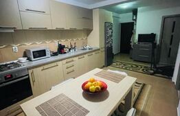 Apartament 2 camere, decomandat, etaj intermediar, parcare, zona Porii