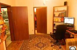 2 camere de vanzare, 50 mp cu garaj, zona Donath