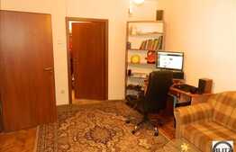 2 camere de vanzare, 50 mp cu garaj, zona Donath